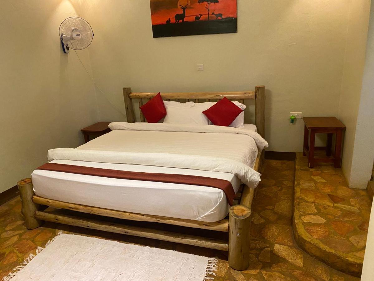 Afro Smile Hotel & Guest House - Τζίντζα Εξωτερικό φωτογραφία