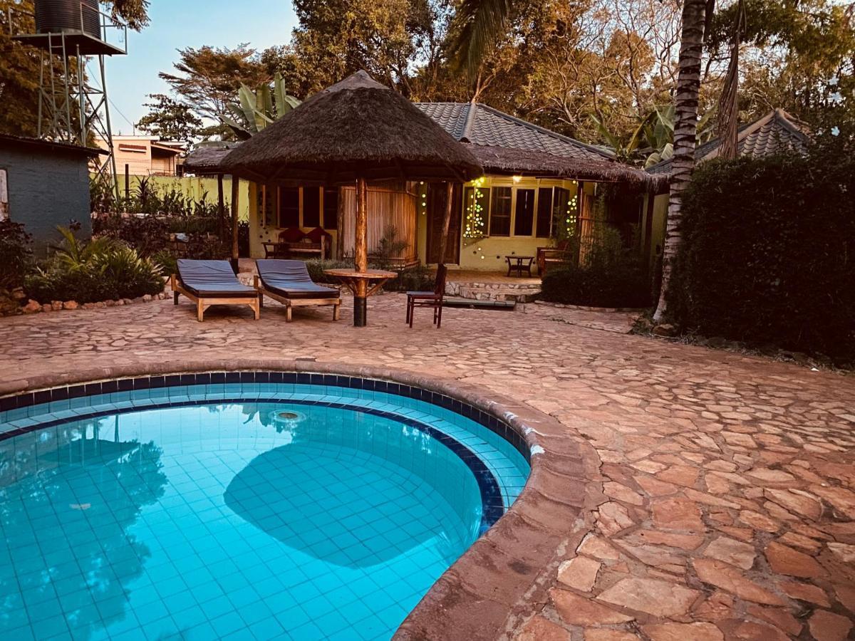 Afro Smile Hotel & Guest House - Τζίντζα Εξωτερικό φωτογραφία