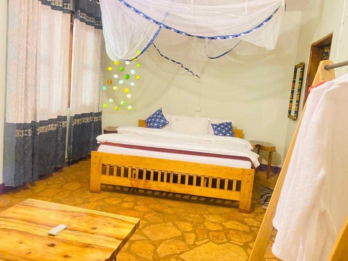 Afro Smile Hotel & Guest House - Τζίντζα Εξωτερικό φωτογραφία
