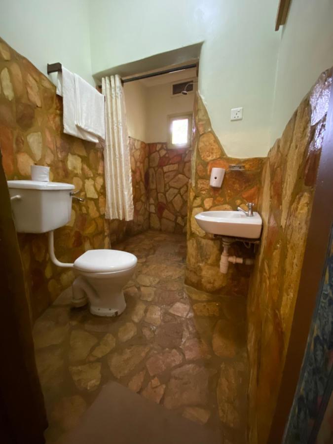 Afro Smile Hotel & Guest House - Τζίντζα Εξωτερικό φωτογραφία