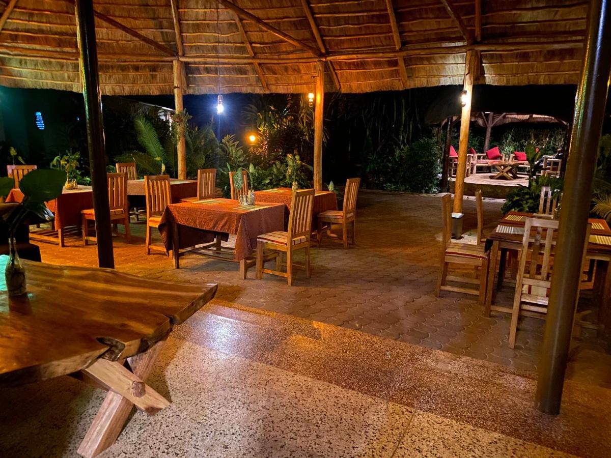 Afro Smile Hotel & Guest House - Τζίντζα Εξωτερικό φωτογραφία