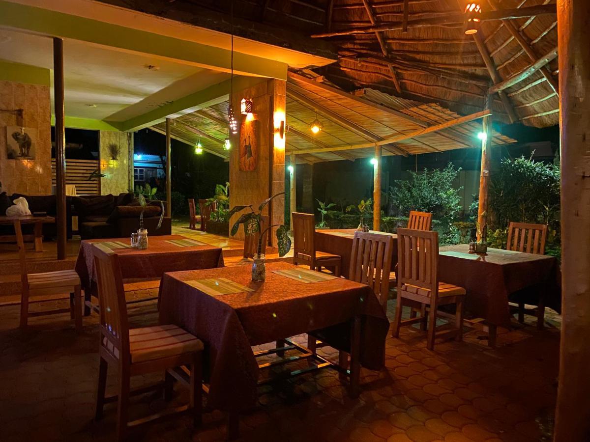 Afro Smile Hotel & Guest House - Τζίντζα Εξωτερικό φωτογραφία